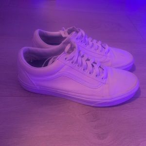 White vans women’s 9 warn out USED
